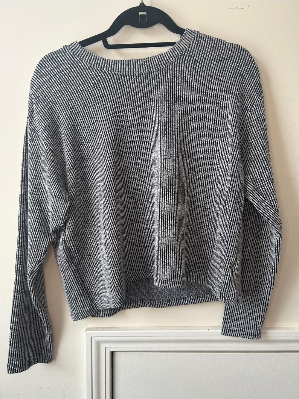 Time and Tru Black & White Ribbed Crew Sweater